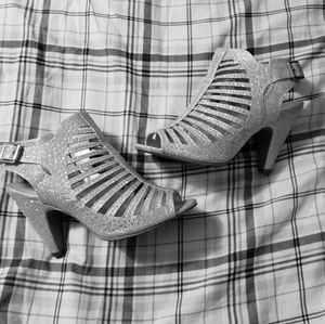 Hot Tomato 10w sparkly heels like new